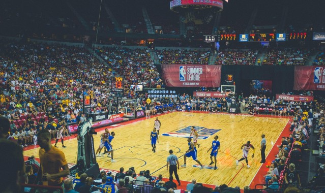 谷爱凌再创佳绩 自由式滑雪世界杯勇夺金牌